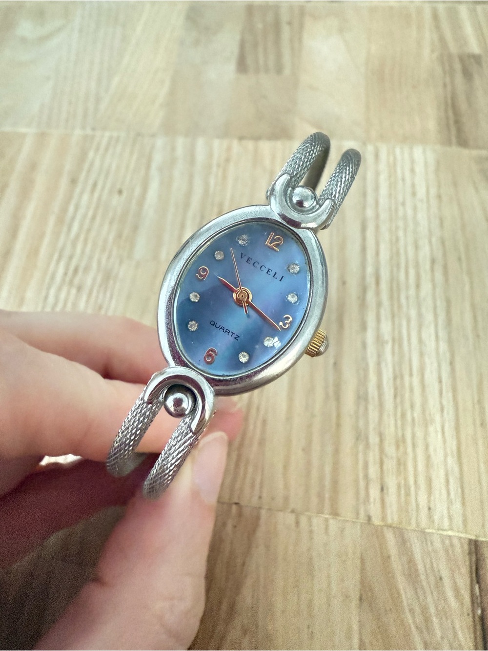 Vecceli ladies blue oval silver tone bracelet watch NEW BATTERY